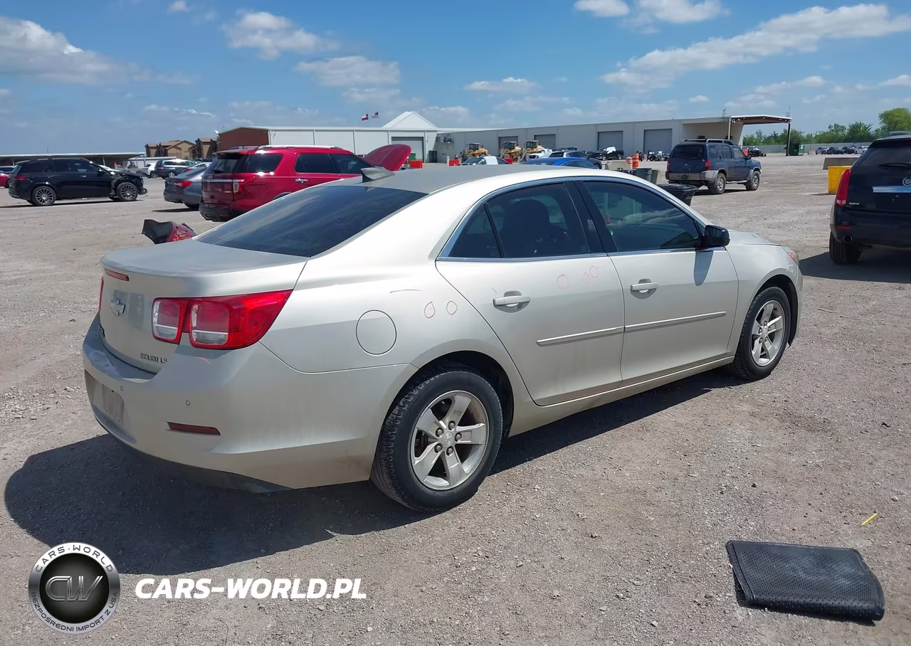 2015 Chevrolet Malibu Ls VIN:1G11B5SL2FF181085 - 4