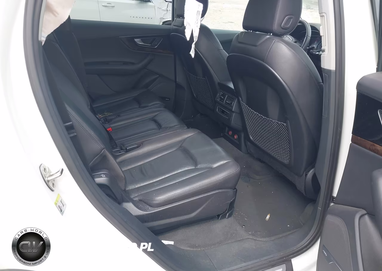 2018 Audi Q7 3.0T Premium VIN:WA1LAAF72JD032960 - 8