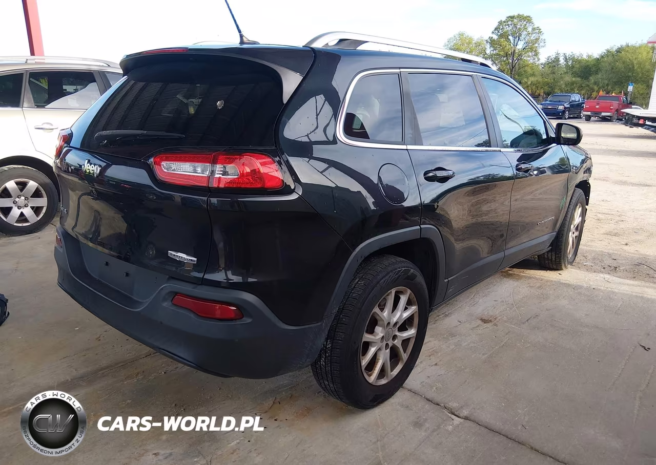 2015 Jeep Cherokee Latitude VIN:1C4PJMCB2FW745306 - 4