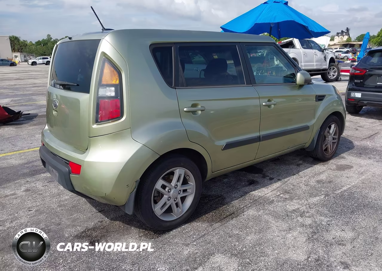 2011 Kia Soul + VIN:KNDJT2A21B7275071 - 4