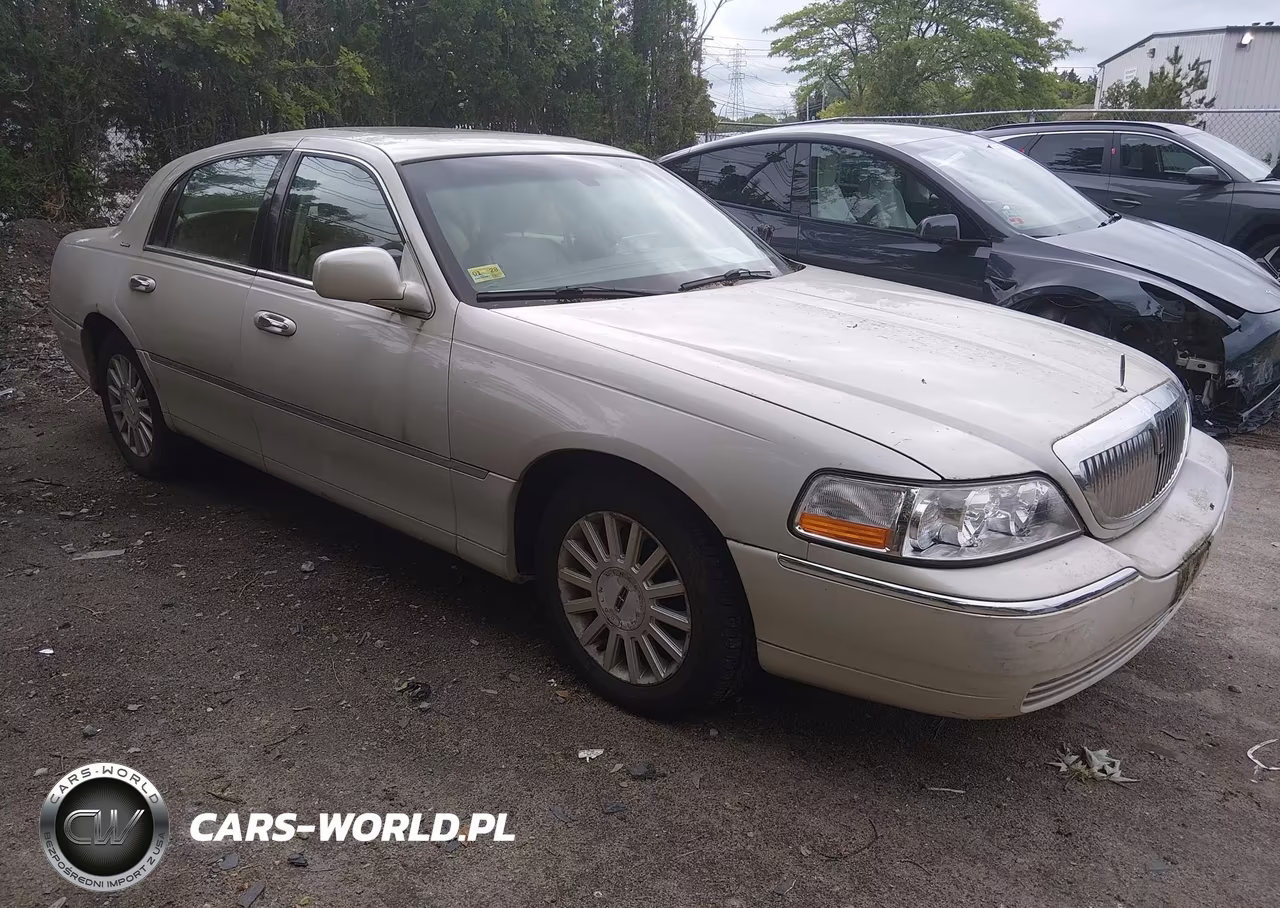 2004 Lincoln Town Car Signature