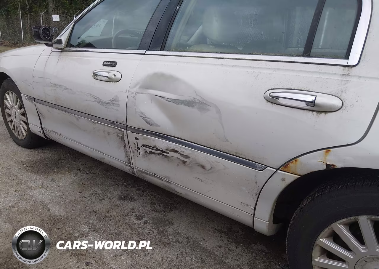 2004 Lincoln Town Car Signature VIN:1LNHM81W84Y687742 - 6