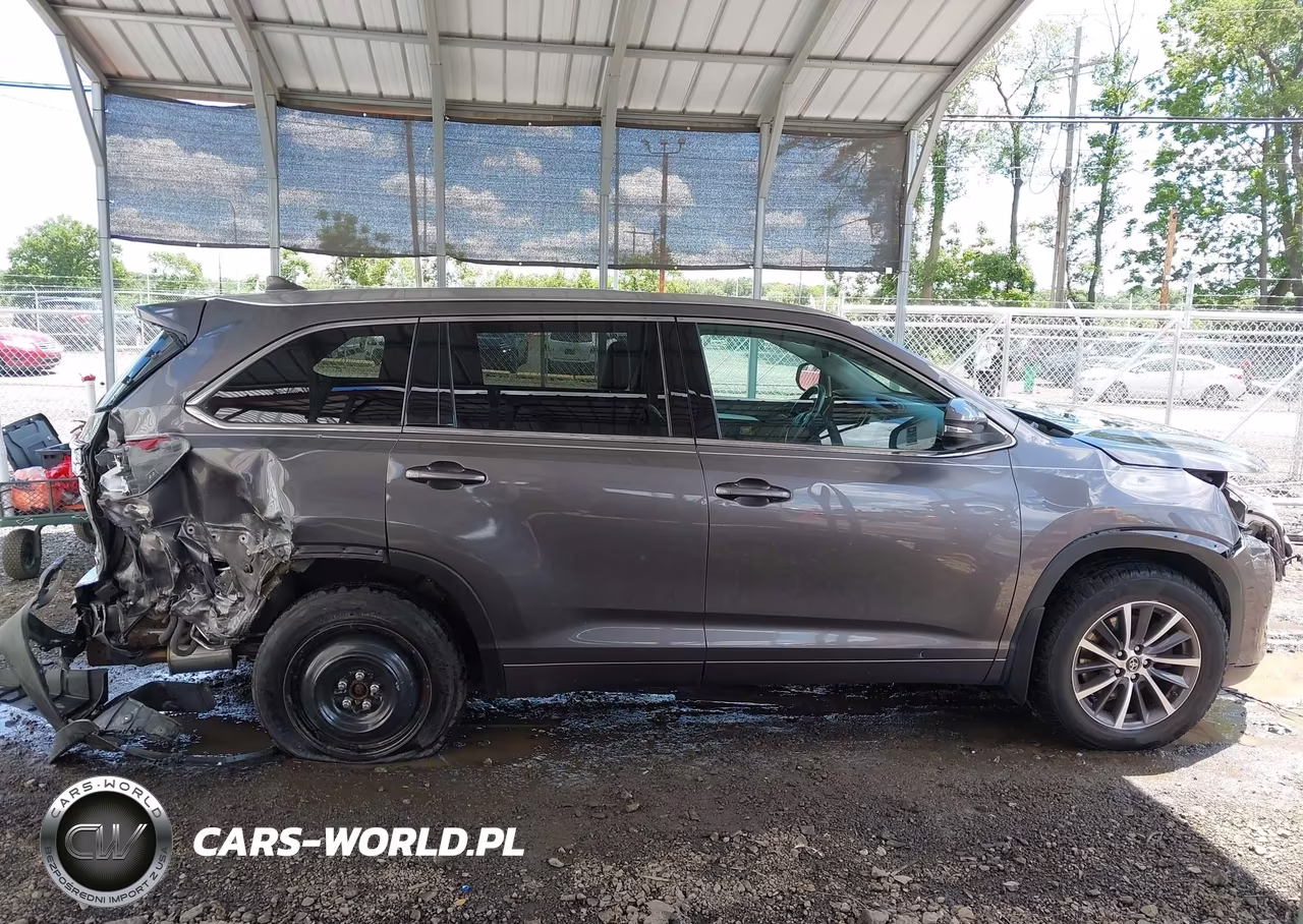 2018 Toyota Highlander Xle VIN:5TDJZRFH8JS542313 - 13