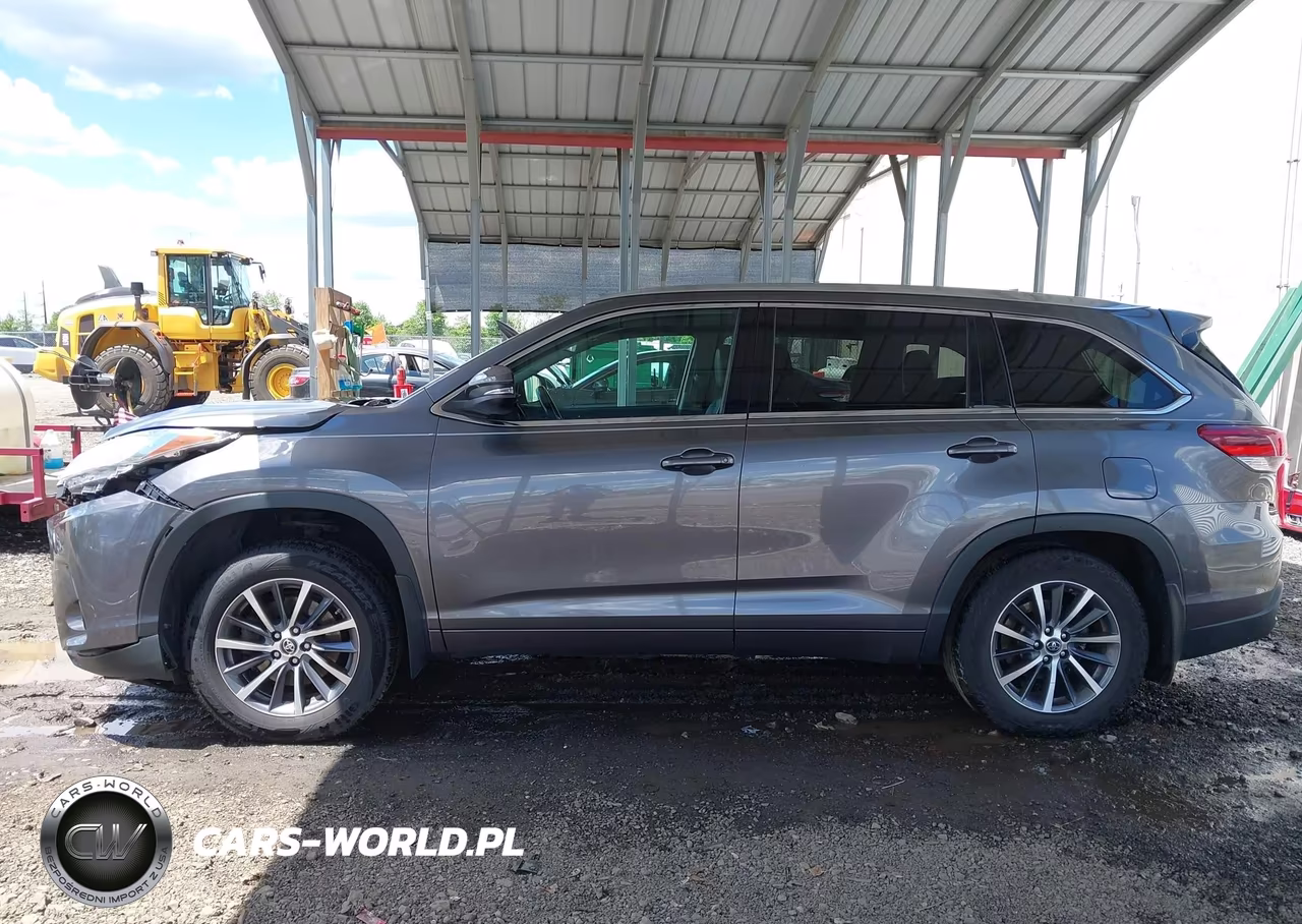 2018 Toyota Highlander Xle VIN:5TDJZRFH8JS542313 - 14