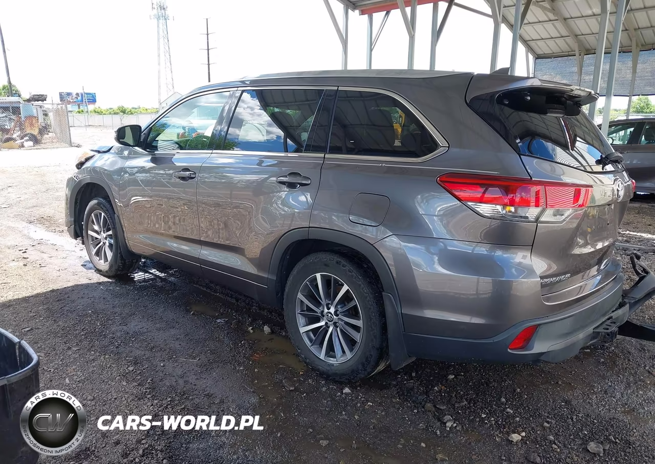 2018 Toyota Highlander Xle VIN:5TDJZRFH8JS542313 - 3