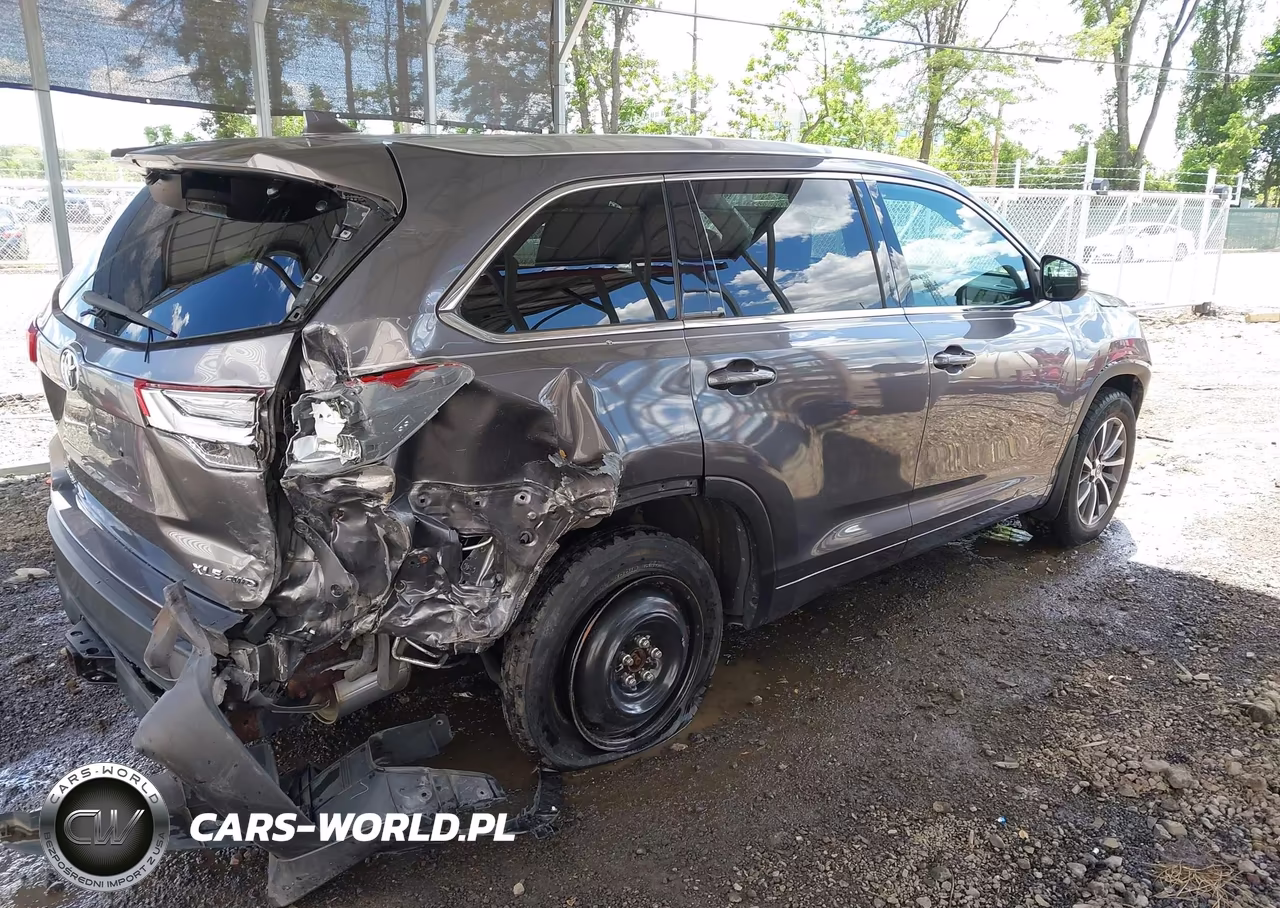 2018 Toyota Highlander Xle VIN:5TDJZRFH8JS542313 - 4