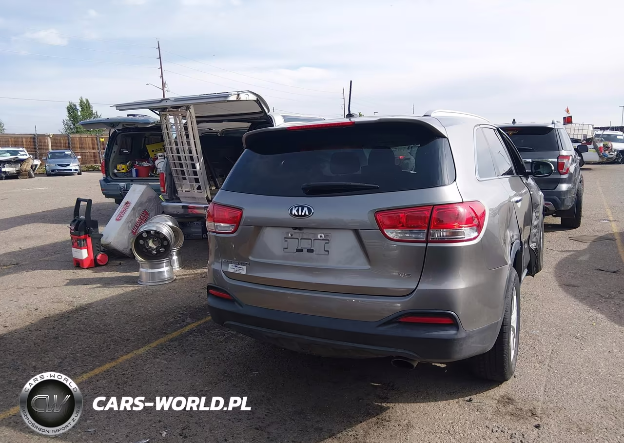 2018 Kia Sorento 3.3L Lx VIN:5XYPGDA53JG373752 - 15