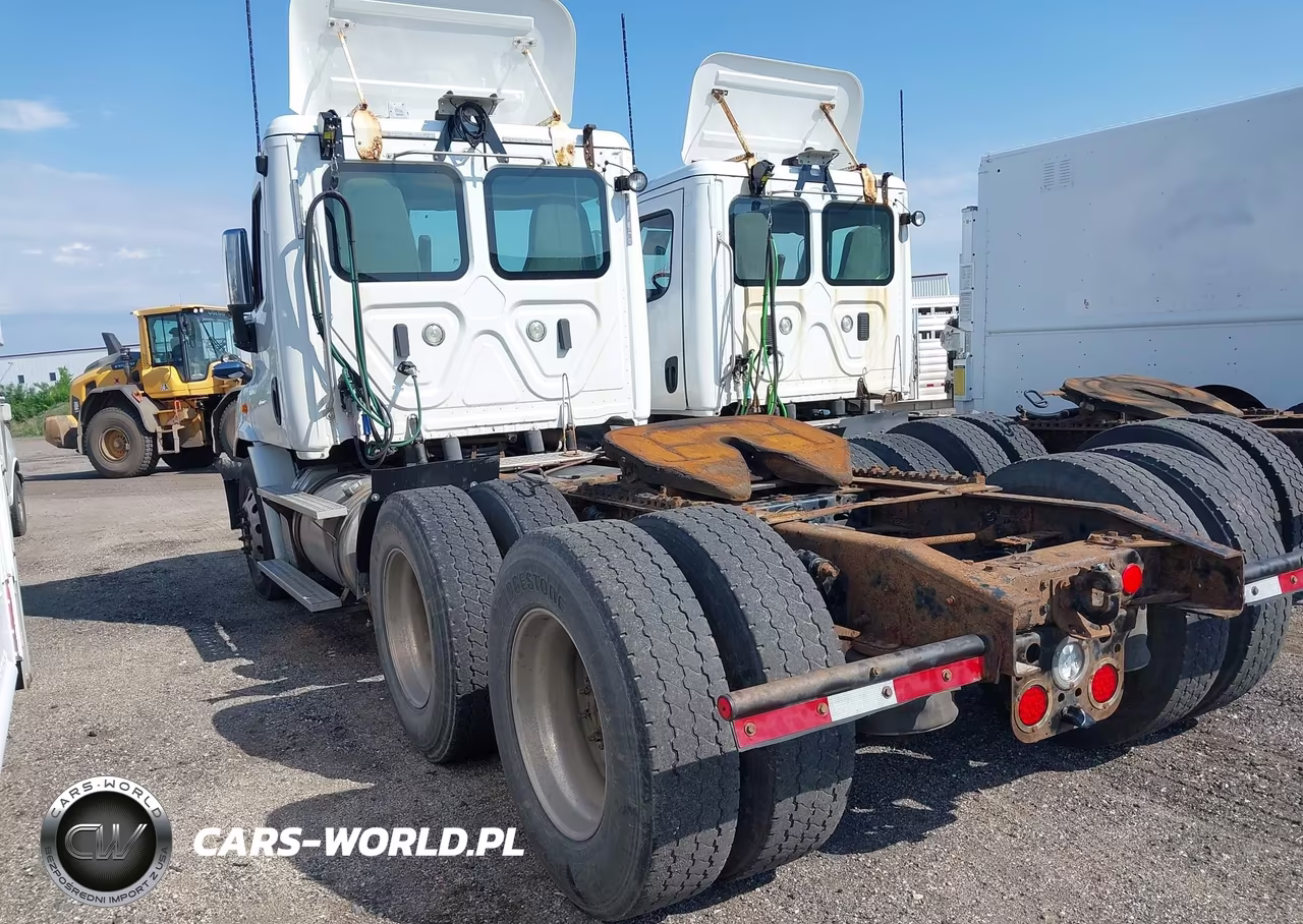 2013 Freightliner Cascadia 113 VIN:1FUJGBDV5DLBW4247 - 3