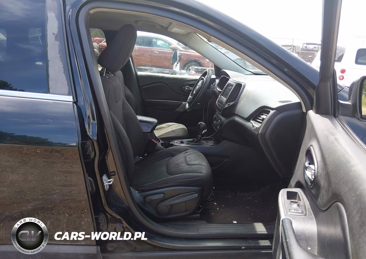 2019 Jeep Cherokee Latitude Fwd VIN:1C4PJLCB1KD149720 - 5