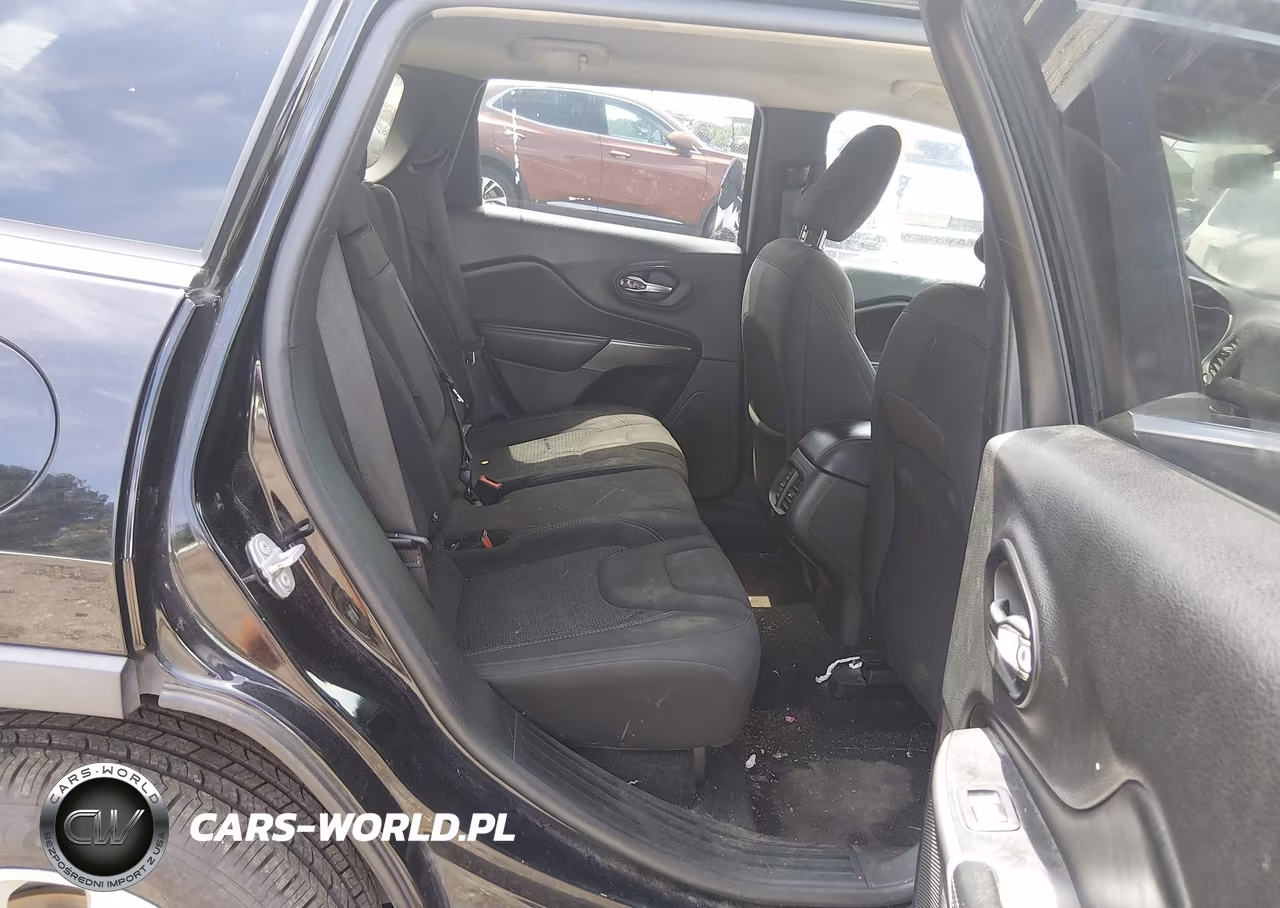 2019 Jeep Cherokee Latitude Fwd VIN:1C4PJLCB1KD149720 - 8
