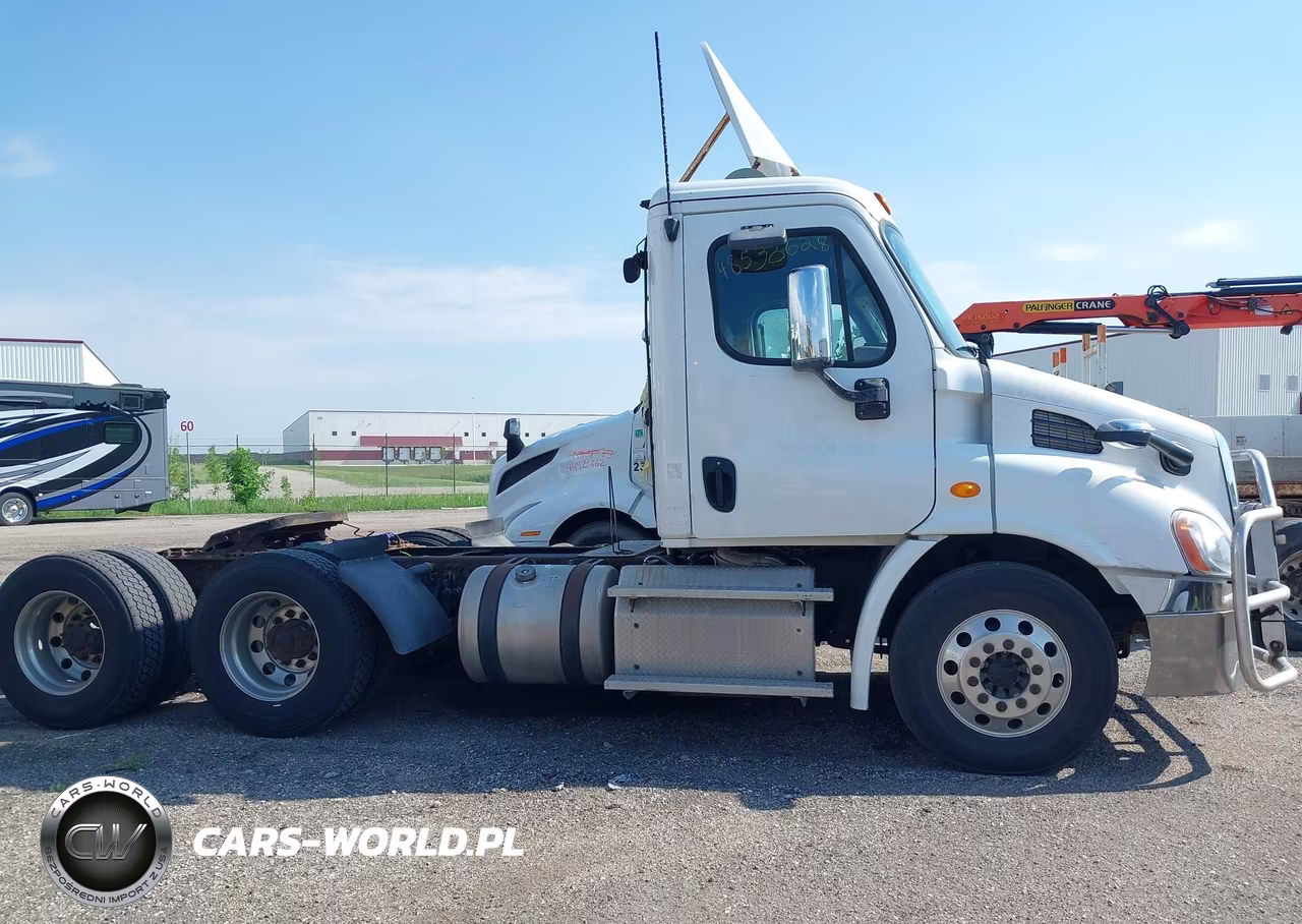 2013 Freightliner Cascadia 113 VIN:1FUJGBDV0DLBW3989 - 13