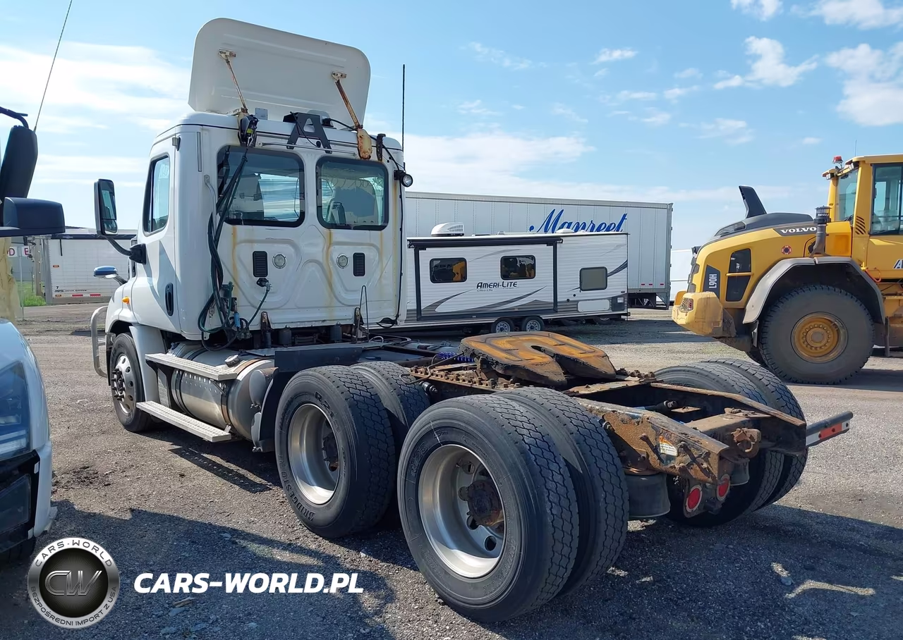 2013 Freightliner Cascadia 113 VIN:1FUJGBDV0DLBW3989 - 3
