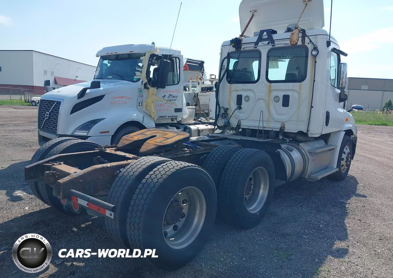 2013 Freightliner Cascadia 113 VIN:1FUJGBDV0DLBW3989 - 4