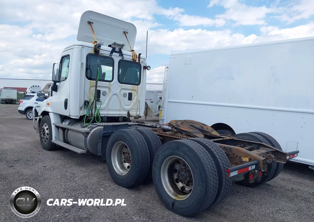 2015 Freightliner Cascadia 113 VIN:1FUJGBDV5FLBW4381 - 3