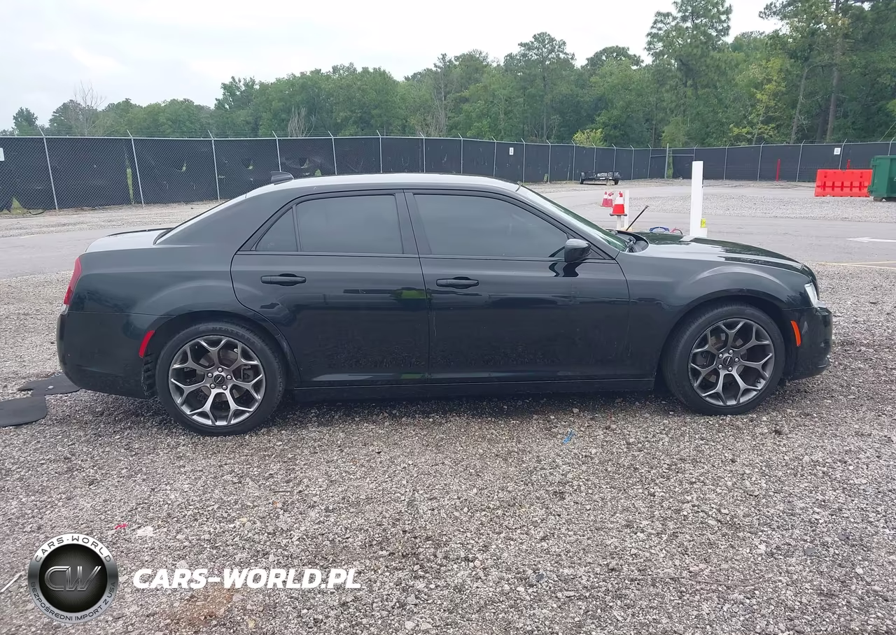 2017 Chrysler 300 Limited VIN:2C3CCAAG5HH663744 - 13
