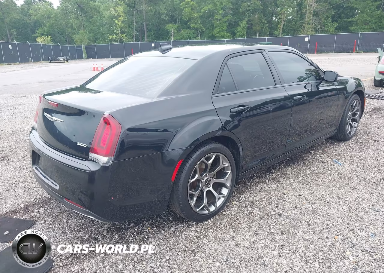 2017 Chrysler 300 Limited VIN:2C3CCAAG5HH663744 - 4