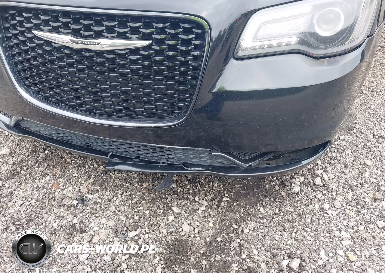 2017 Chrysler 300 Limited VIN:2C3CCAAG5HH663744 - 6