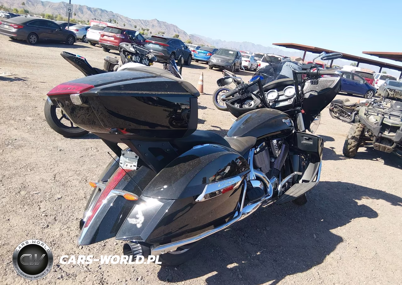 2016 Victory Motorcycles Cross Country Tour VIN:5VPTW36N6G3049875 - 4