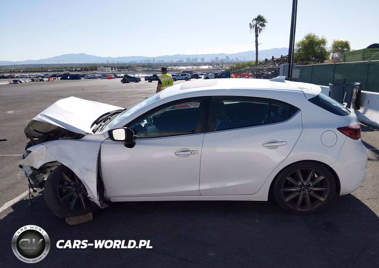 2018 Mazda Mazda3 Grand Touring VIN:3MZBN1M31JM217394 - 15
