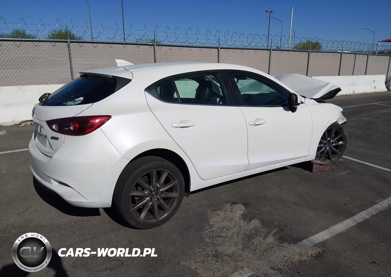 2018 Mazda Mazda3 Grand Touring VIN:3MZBN1M31JM217394 - 4