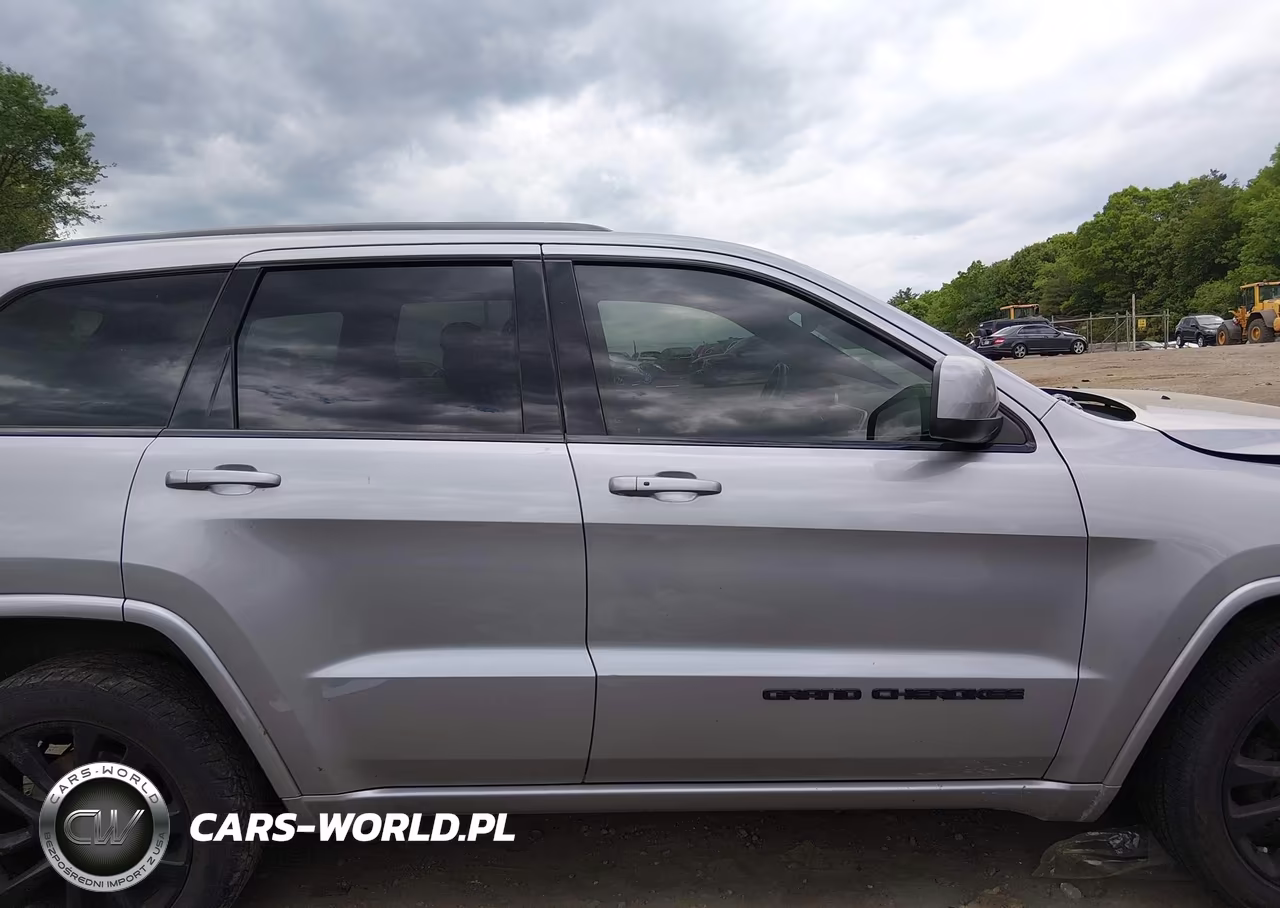 2018 Jeep Grand Cherokee Altitude 4X4 VIN:1C4RJFAG0JC119475 - 13