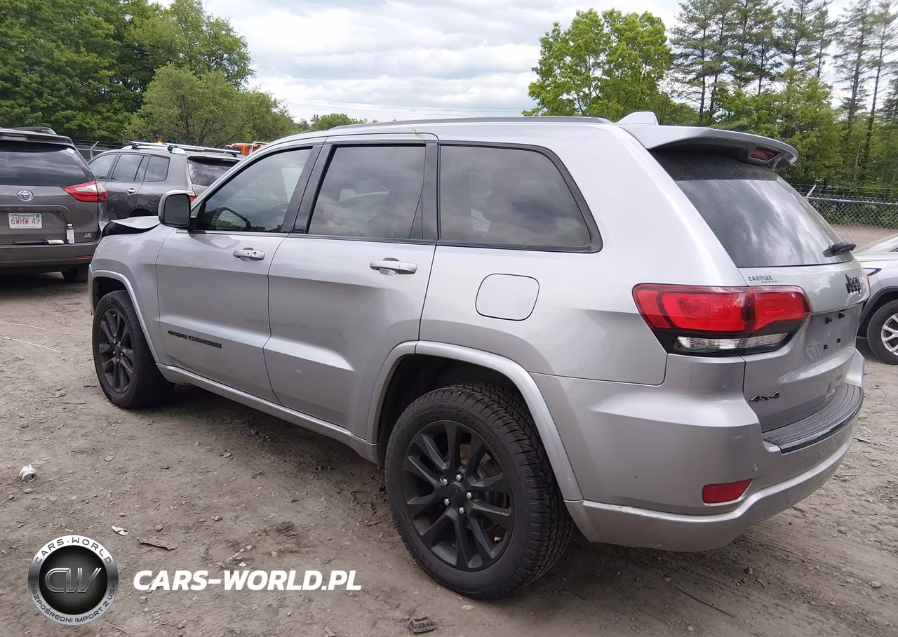 2018 Jeep Grand Cherokee Altitude 4X4 VIN:1C4RJFAG0JC119475 - 3