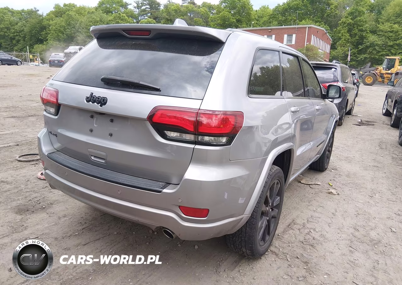 2018 Jeep Grand Cherokee Altitude 4X4 VIN:1C4RJFAG0JC119475 - 4