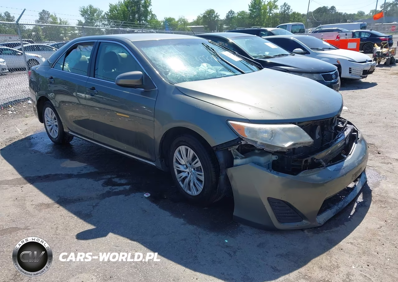2014 Toyota Camry Le – zdjęcie 1 z 16