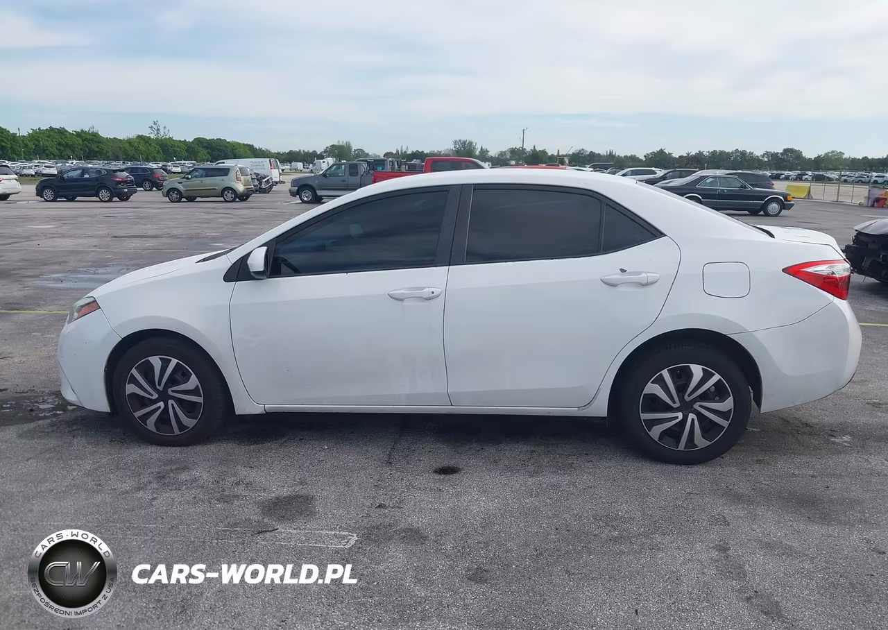 2016 Toyota Corolla Le VIN:5YFBURHE0GP520149 - 14