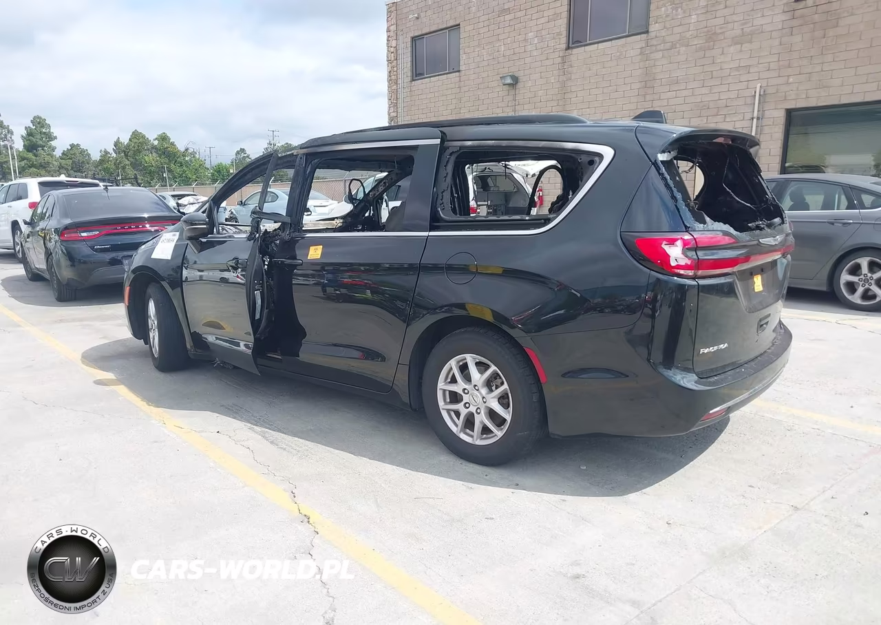 2022 Chrysler Pacifica Touring L VIN:2C4RC1BG8NR190934 - 3