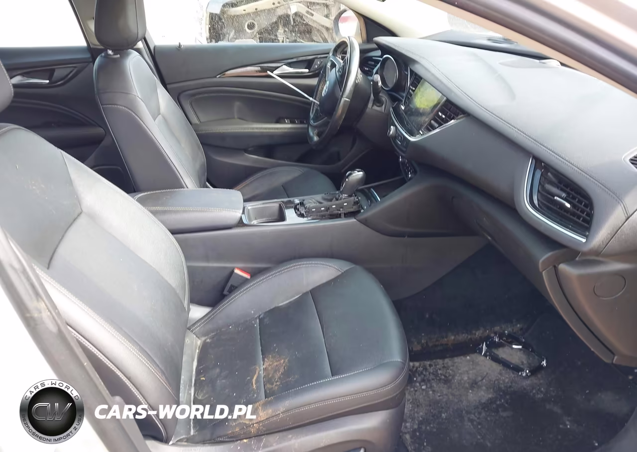 2018 Buick Regal Sportback Essence VIN:W04GR6SX5J1080158 - 5