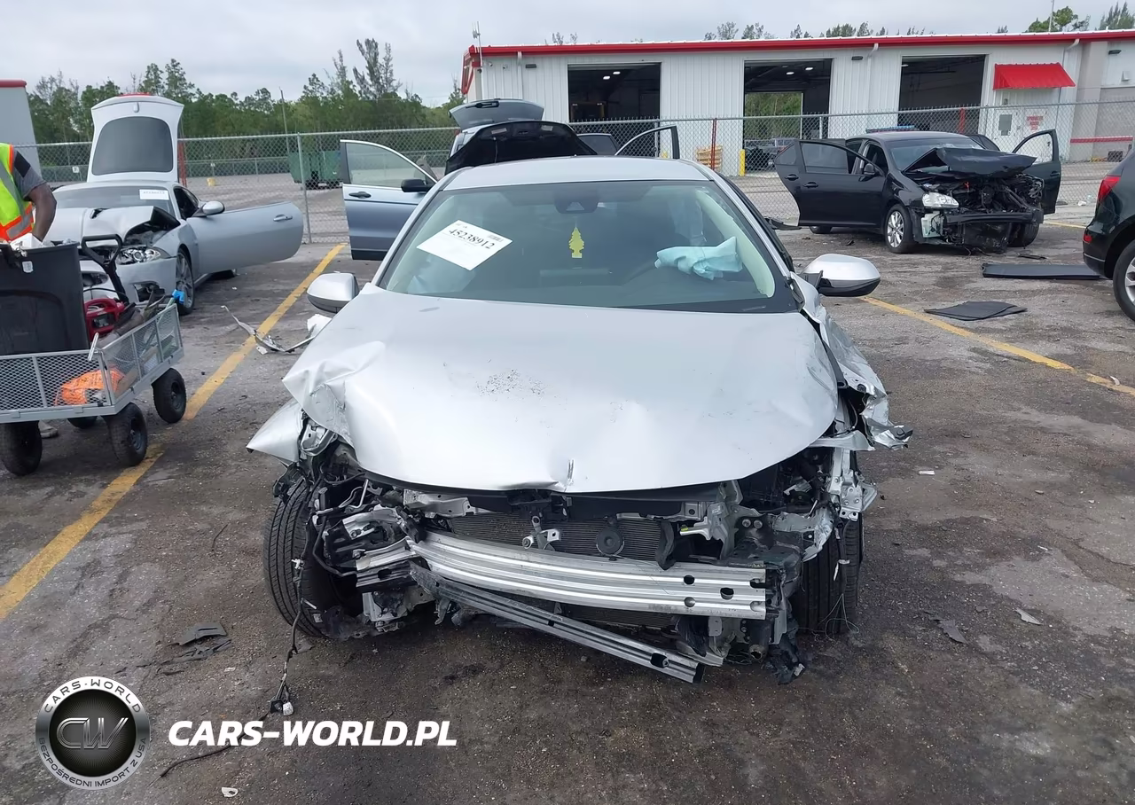 2022 Toyota Corolla Le VIN:5YFEPMAE7NP352153 - 11