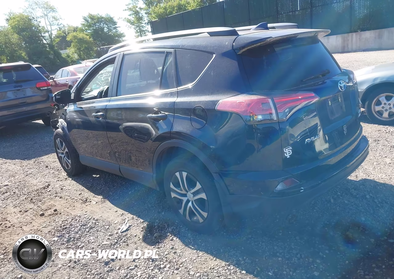 2018 Toyota Rav4 Le VIN:2T3BFREVXJW770235 - 3