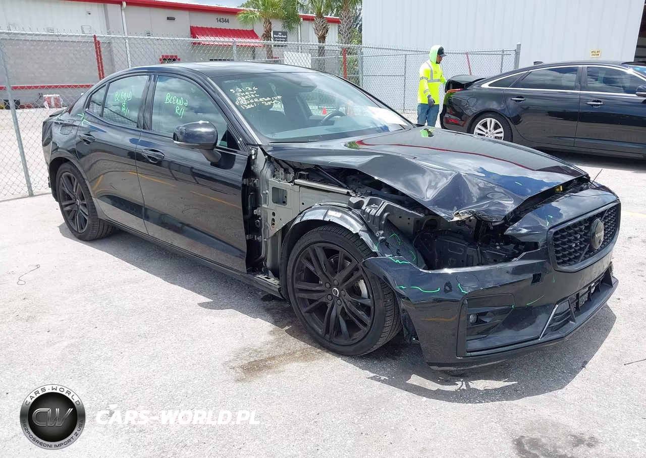 2024 Volvo S60 B5 Plus Black Edition – zdjęcie 1 z 17