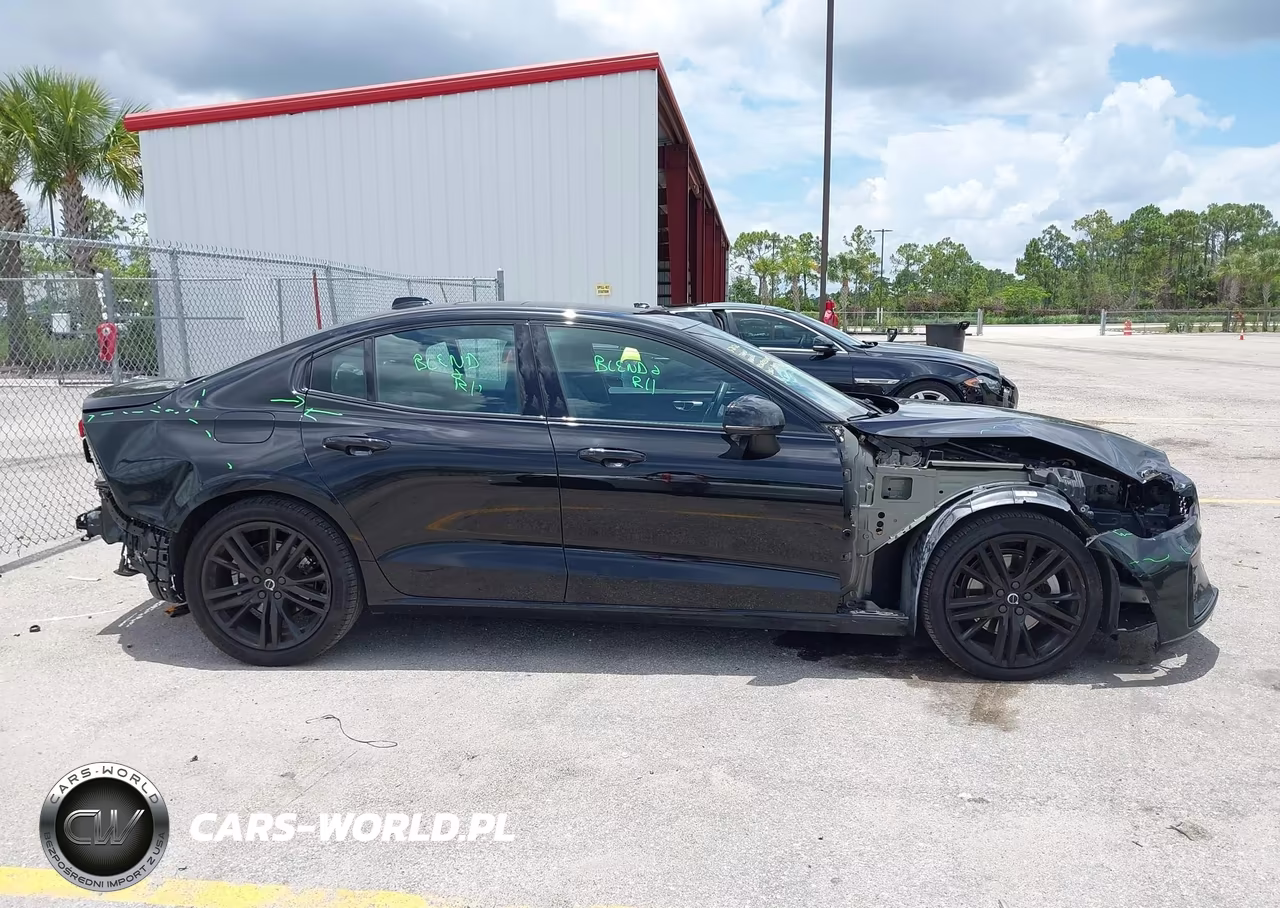 2024 Volvo S60 B5 Plus Black Edition VIN:7JRL12FHXRG305739 - 14
