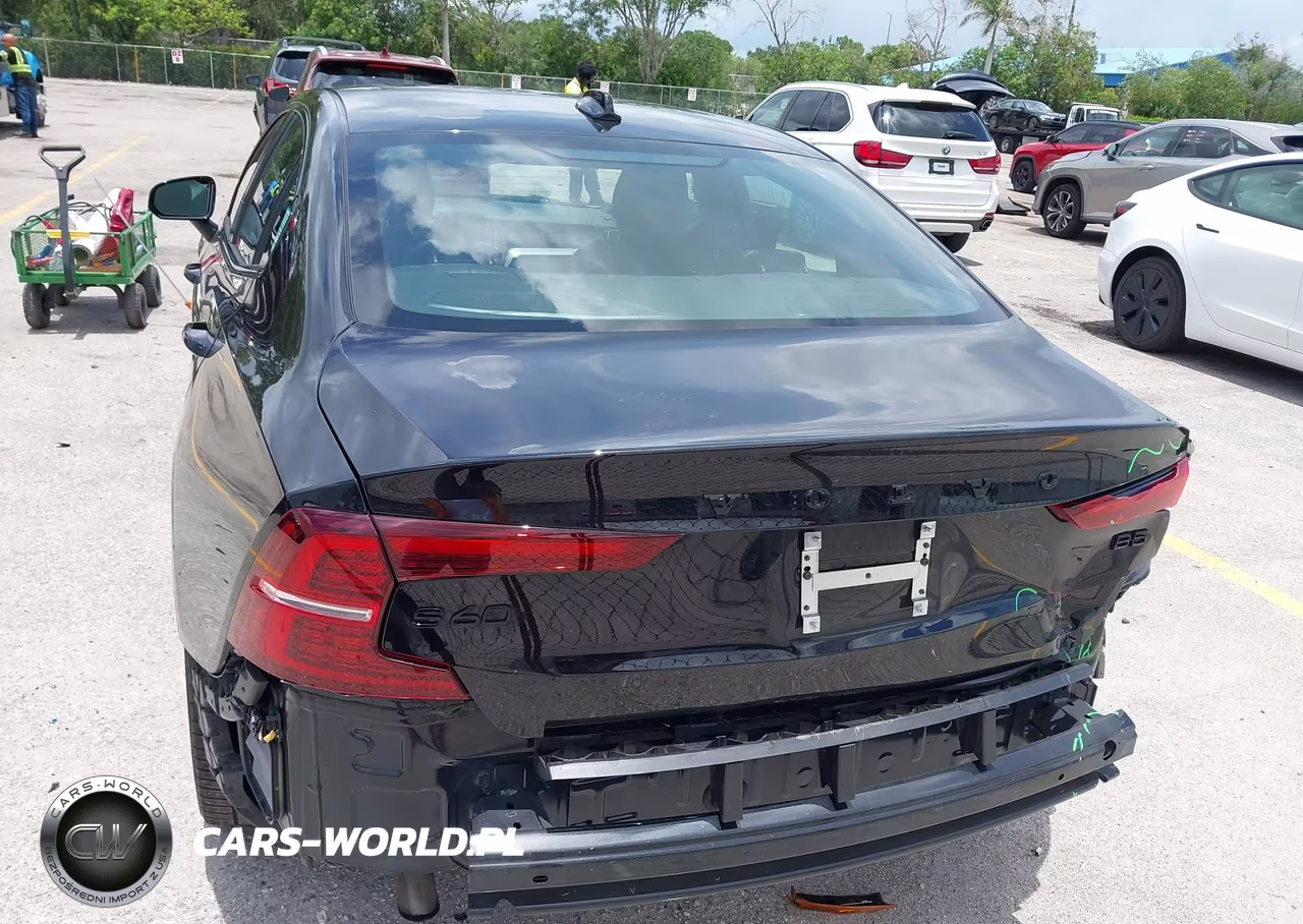 2024 Volvo S60 B5 Plus Black Edition VIN:7JRL12FHXRG305739 - 17