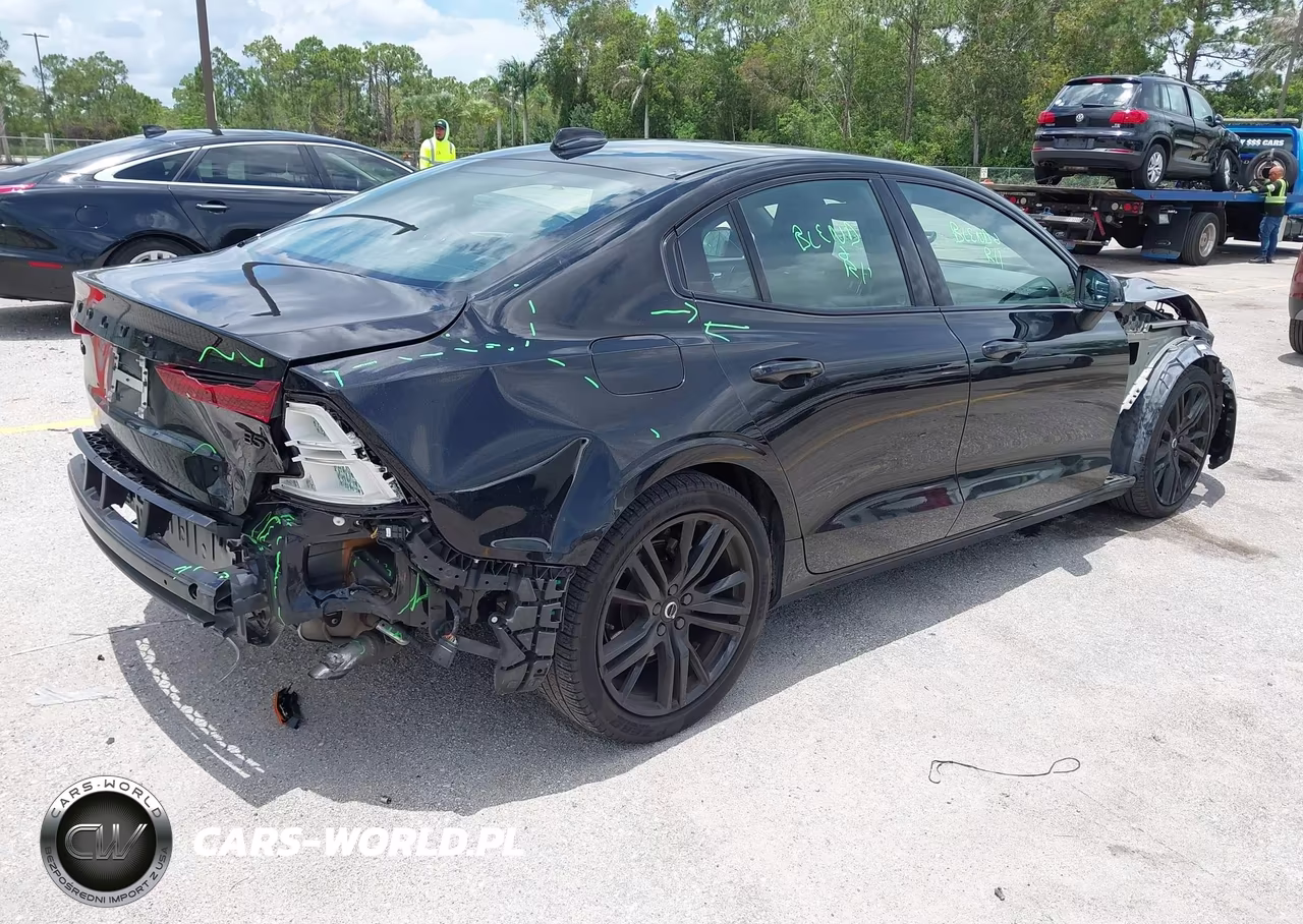 2024 Volvo S60 B5 Plus Black Edition VIN:7JRL12FHXRG305739 - 4