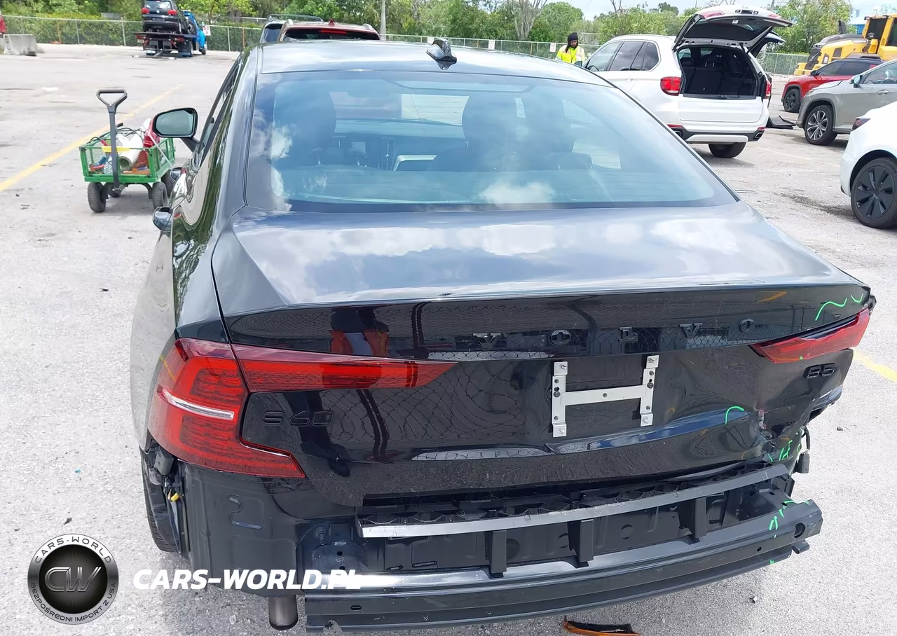 2024 Volvo S60 B5 Plus Black Edition VIN:7JRL12FHXRG305739 - 6