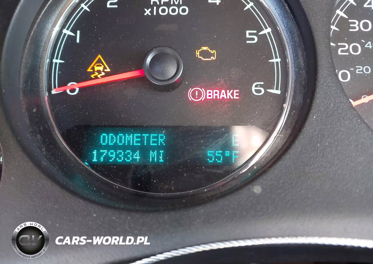 2011 Chevrolet Tahoe Lt VIN:1GNSCBE00BR402210 - 15
