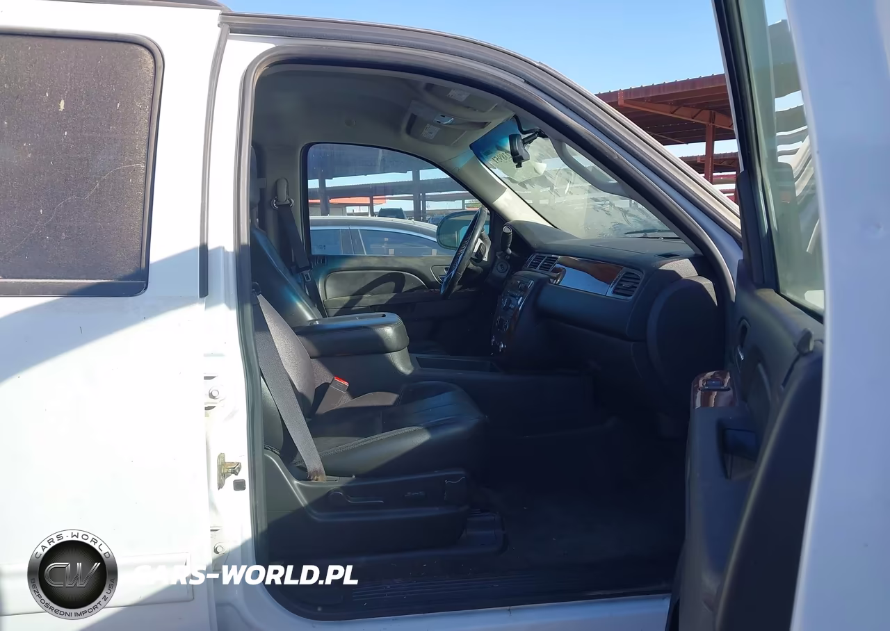 2011 Chevrolet Tahoe Lt VIN:1GNSCBE00BR402210 - 5