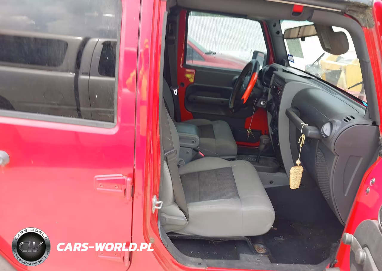 2010 Jeep Wrangler Unlimited Sport VIN:1J4BB3H12AL145567 - 5