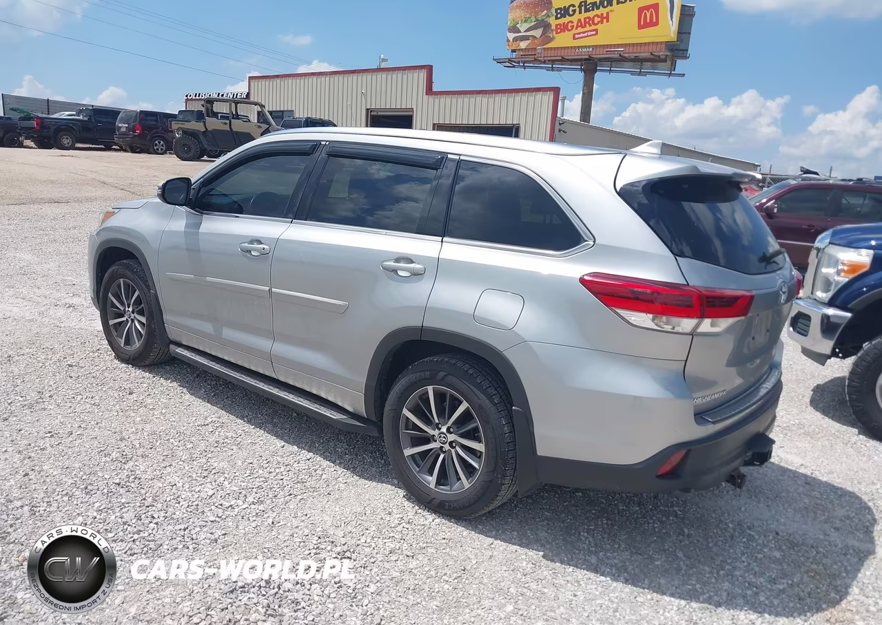 2017 Toyota Highlander Xle VIN:5TDJZRFH0HS442748 - 3