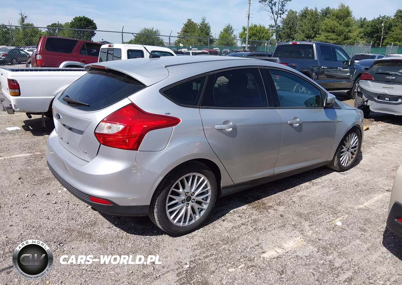 2012 Ford Focus Se VIN:1FAHP3K26CL328921 - 4