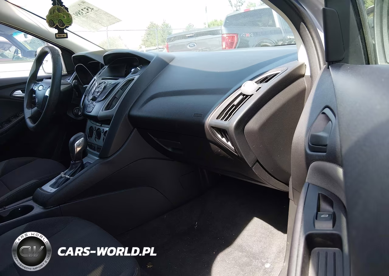 2012 Ford Focus Se VIN:1FAHP3K26CL328921 - 5