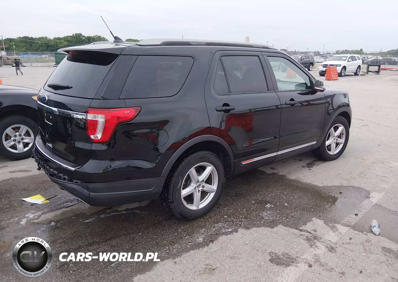 2018 Ford Explorer Xlt VIN:1FM5K7D82JGA11823 - 4