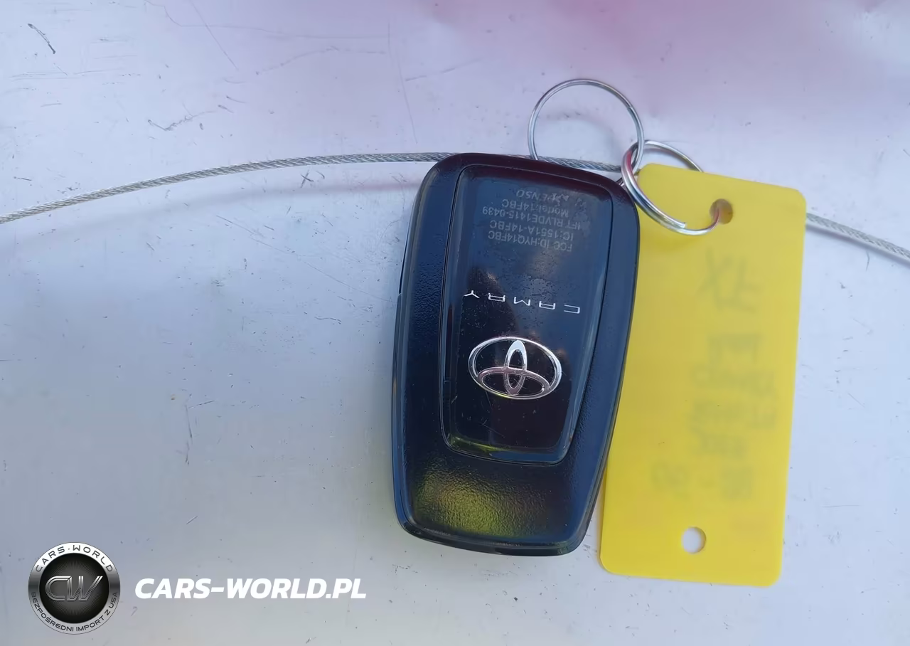 2018 Toyota Camry Le VIN:4T1B11HK3JU633888 - 11