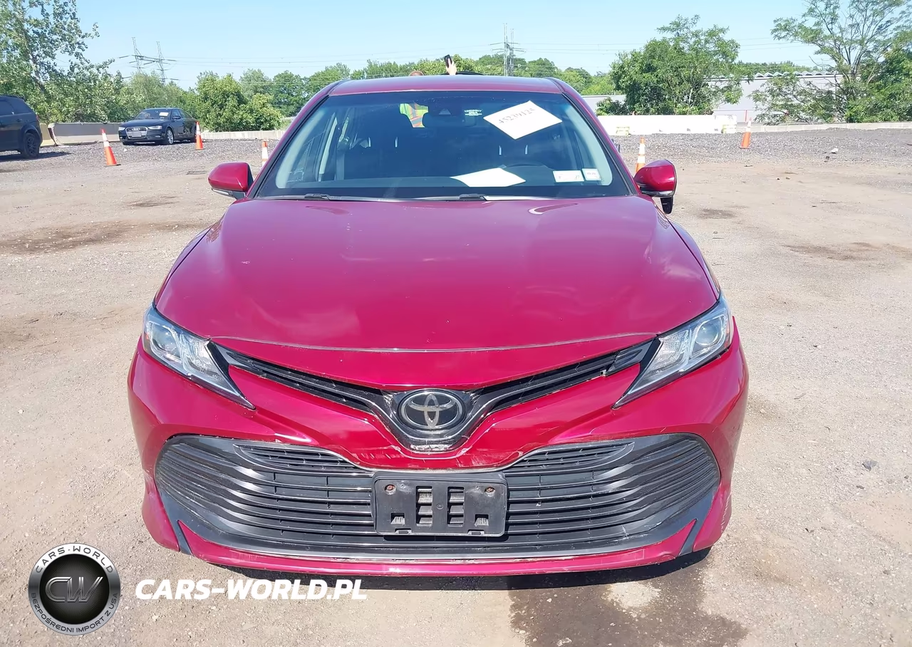 2018 Toyota Camry Le VIN:4T1B11HK3JU633888 - 12