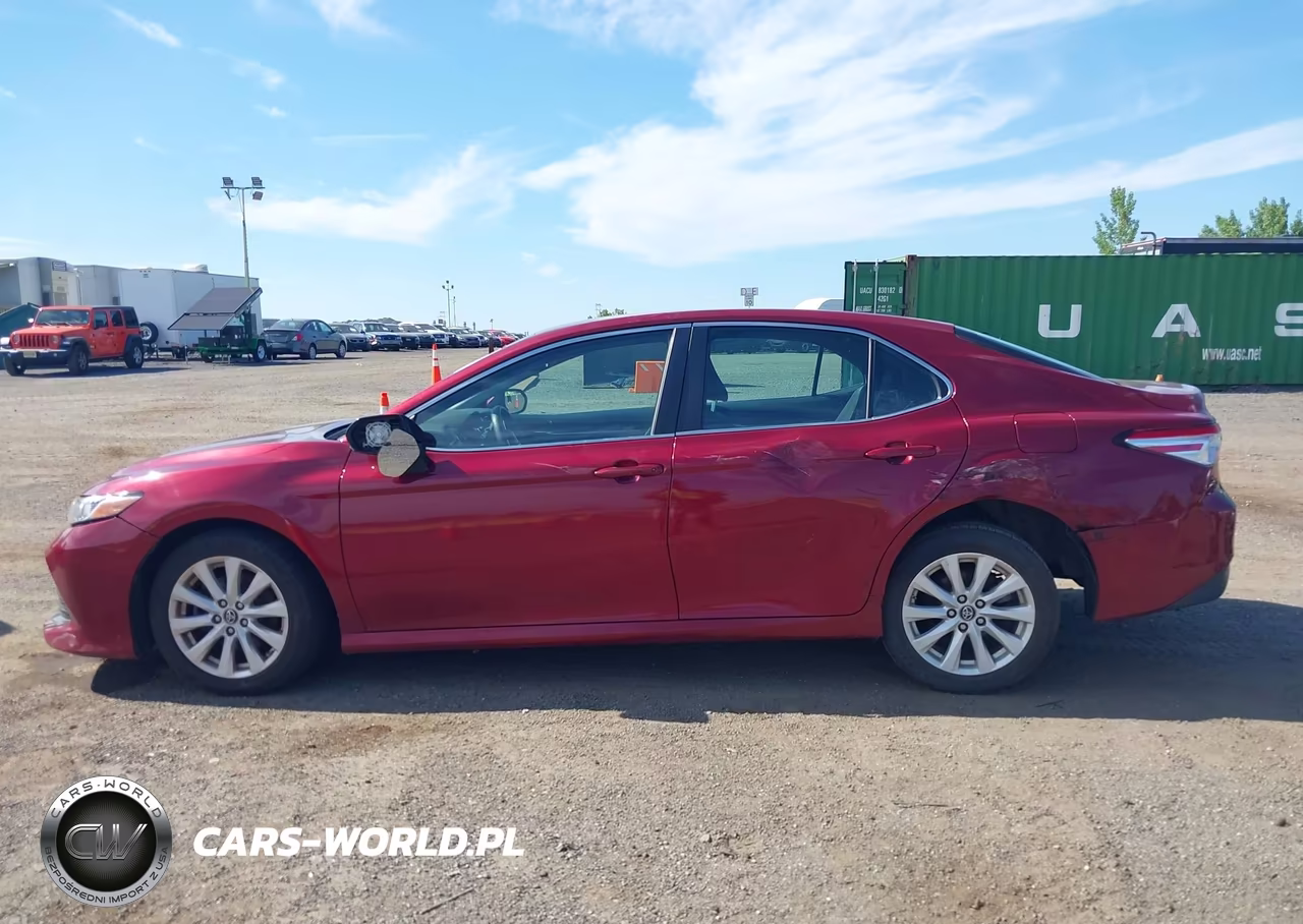 2018 Toyota Camry Le VIN:4T1B11HK3JU633888 - 14
