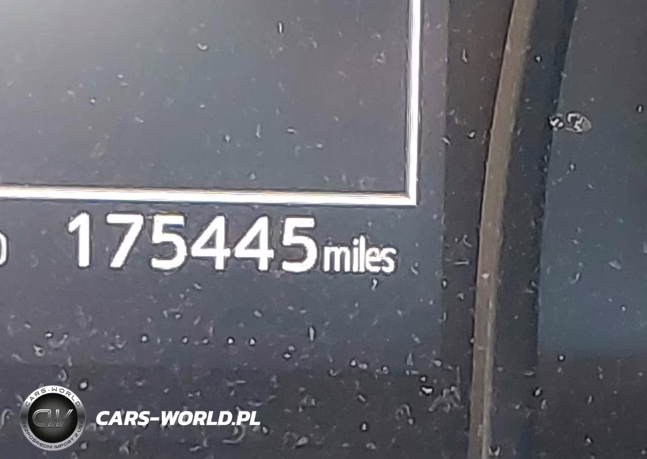 2018 Toyota Camry Le VIN:4T1B11HK3JU633888 - 15
