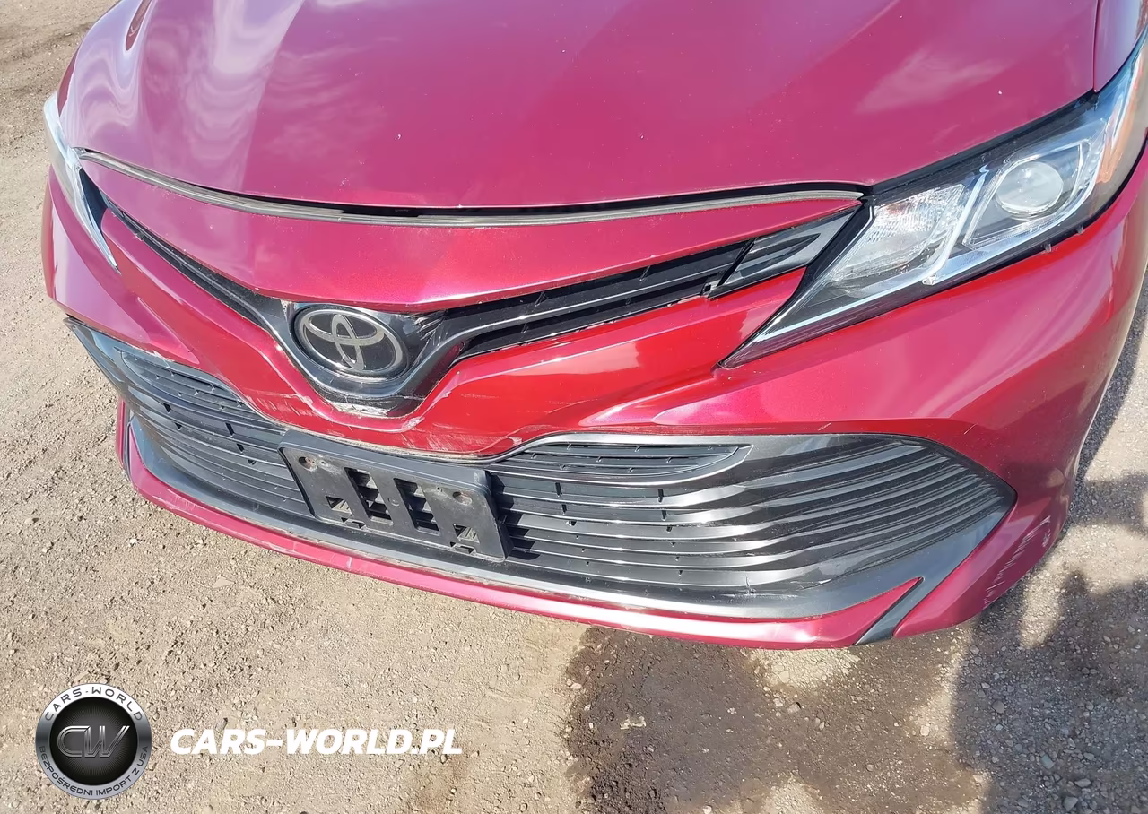 2018 Toyota Camry Le VIN:4T1B11HK3JU633888 - 17
